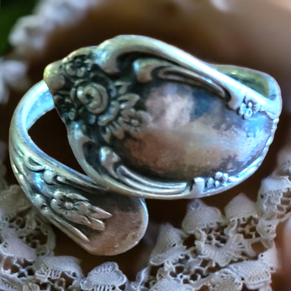 Vtg WM A Rogers Oneida Ltd Spoon Ring Bypass Design Silver Plated Sz 9